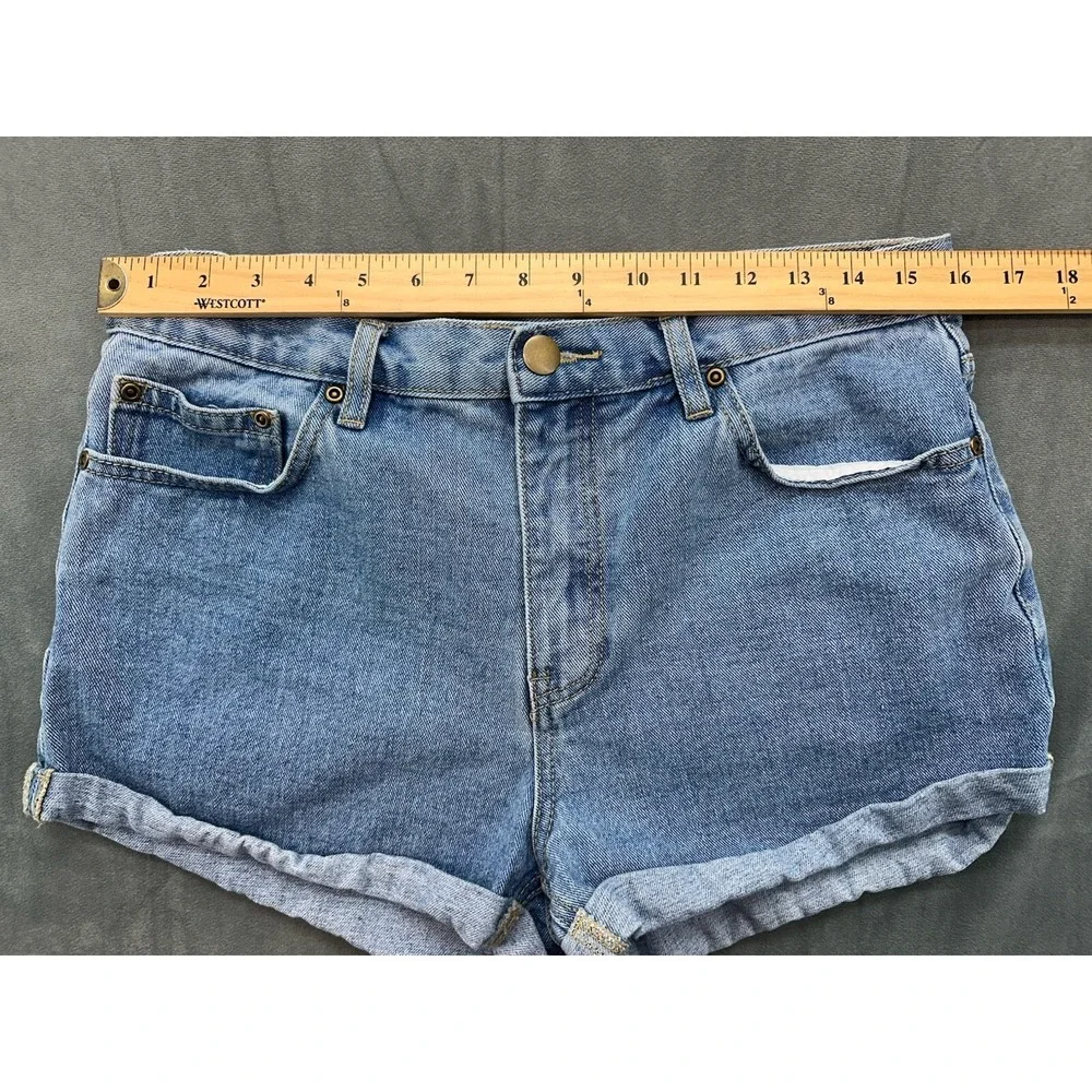 Forever 21 Denim Cuffed Jean Shorts Womens 31 Medium Wash‎ Booty Rolled Shortie